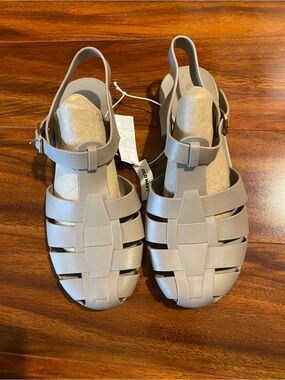 Old Navy Jelly Fisherman Sandals  Taupe Strappy size 9